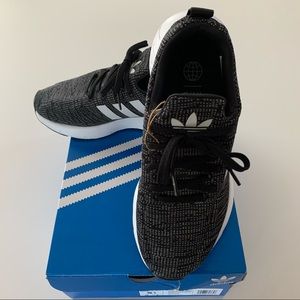 Adidas Youth Size 5.5 Swift Run 22 J Sneaker